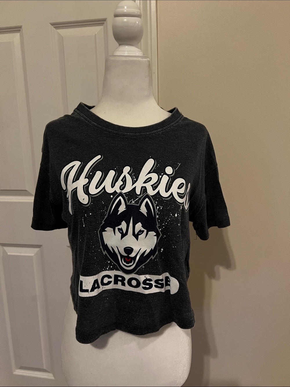 Pressbox Black Huskies Lacrosse Crop Top size small